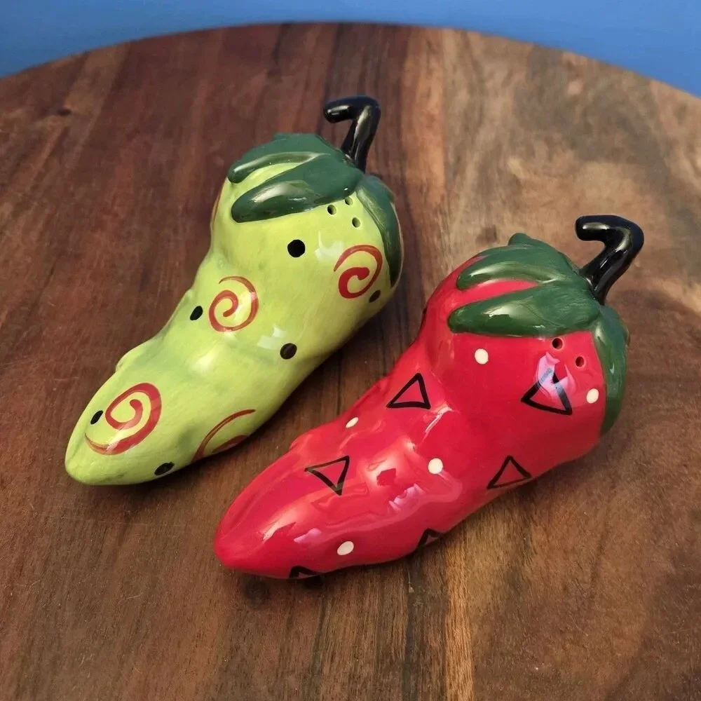 VTG Ceramic Hot Chile Peppers Salt and Pepper Shakers Novelty Set Red Lime Green